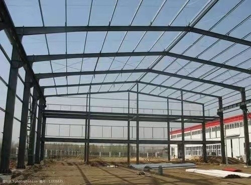อาคารอุตสาหกรรมเหล็กอุตสาหกรรมการเกษตรของ OEM ช่วง Double Span Pre Engineered Shed